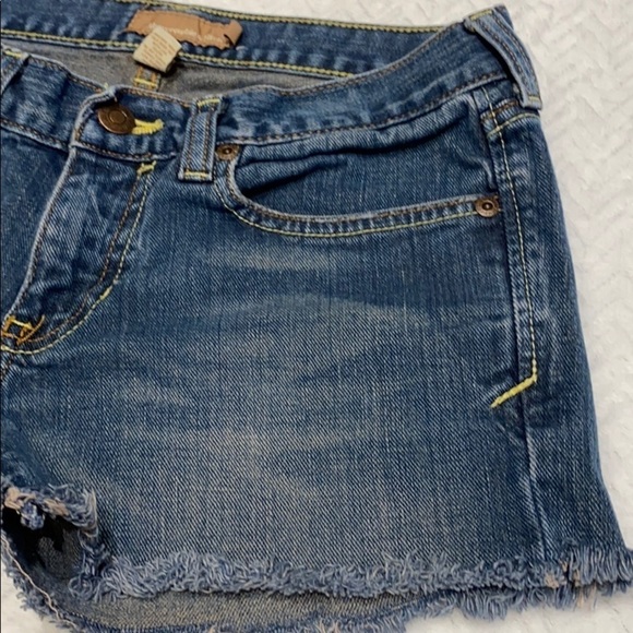 Abercrombie and Fitch denim Frayed Jean shorts - Picture 5 of 6